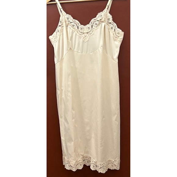 Vanity Fair Other - Vintage Vanity Fair Full Slip Cream Lace Trim Coquette Bridal Pinup Lingerie 38